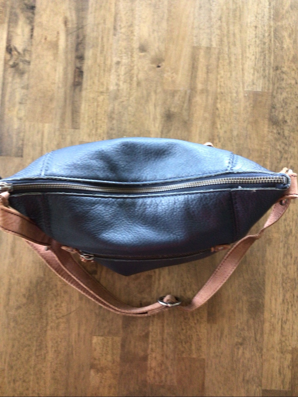 The Sak Navy Leather Shoulder Bag with Tan Trim and Strap - Picture 6 of 11